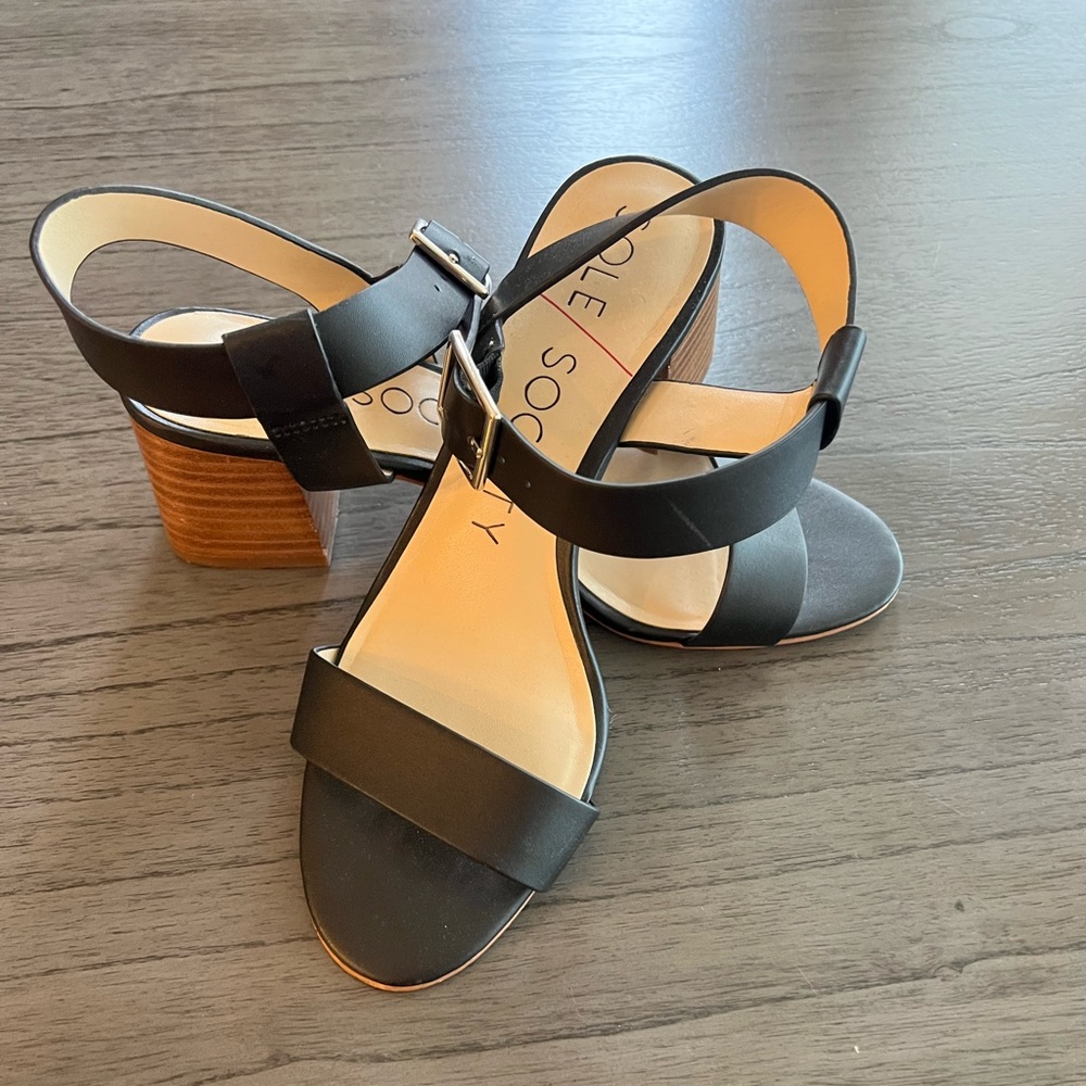 Sole Society black sandals. Size 7 been worn less than 3 times.